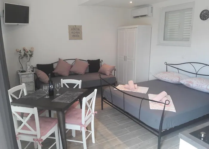 Nessa & Meli דירה