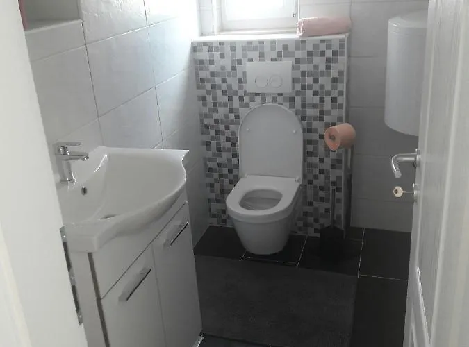 Nessa & Meli דירה *