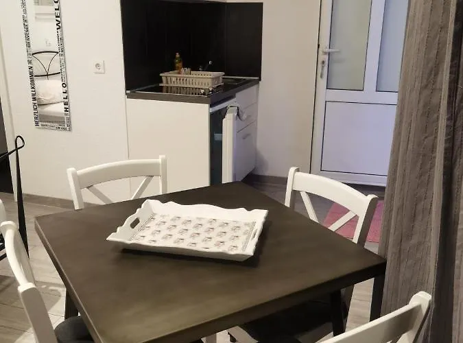 Nessa & Meli ماكارسكا