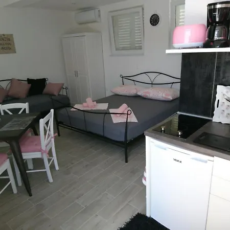 Διαμέρισμα Nessa & Meli *